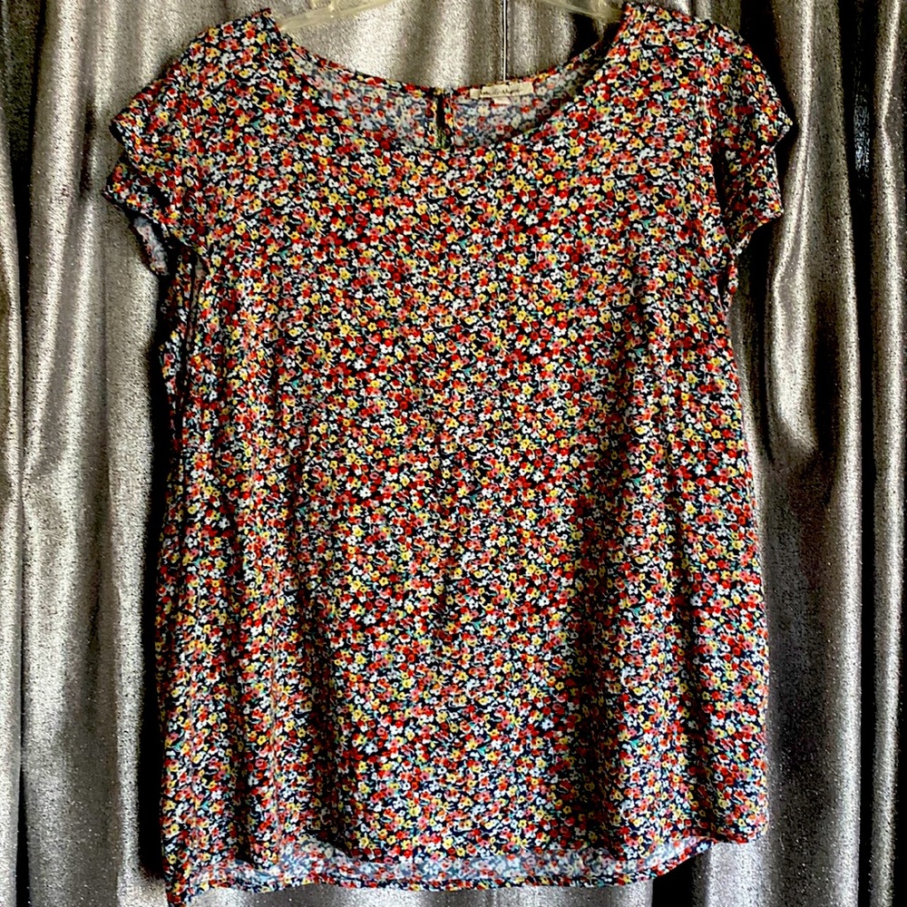 Red and Rhyme floral cap sleeve shirt